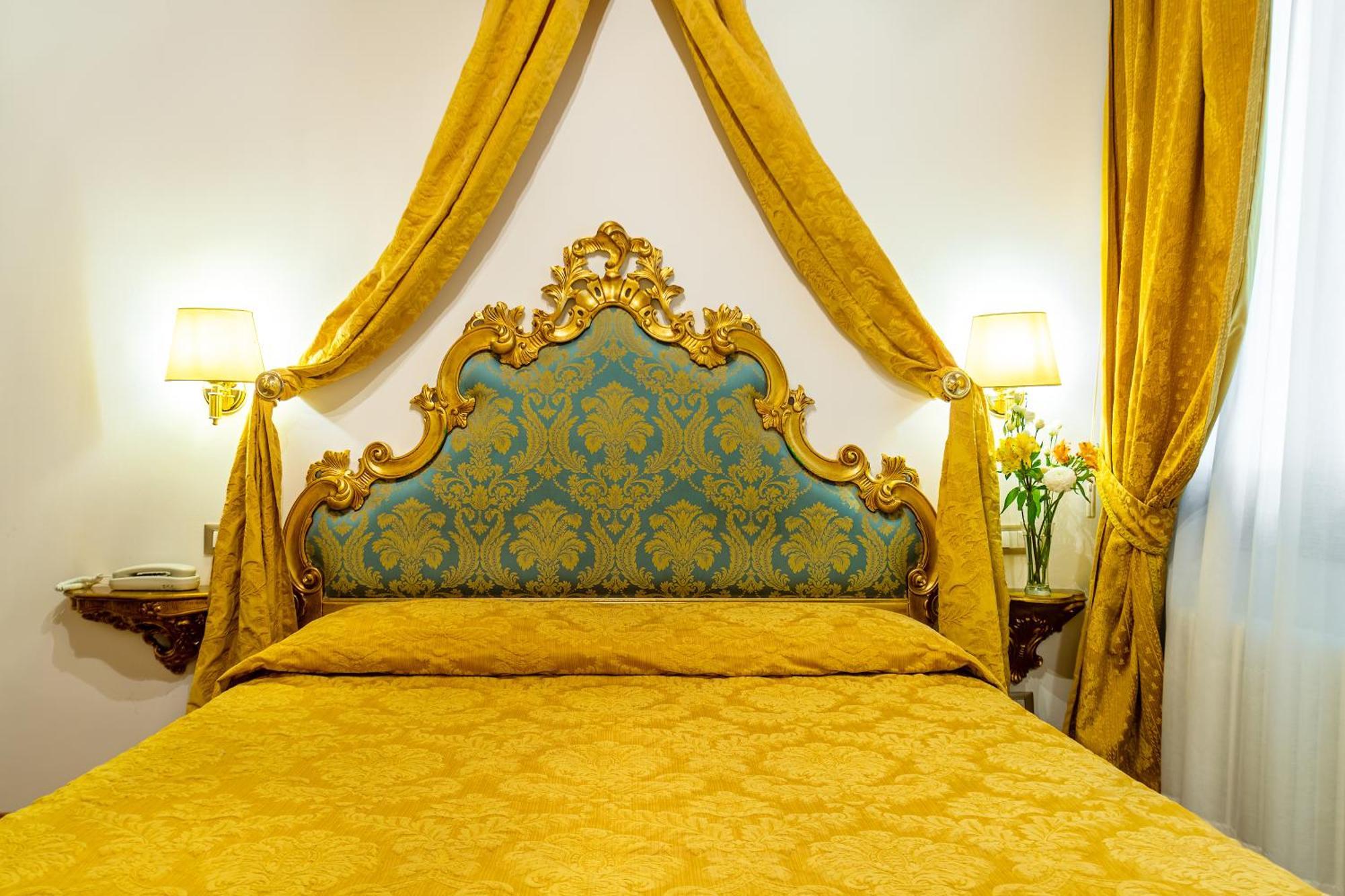 Hotel Al Vagon Venice Exterior photo